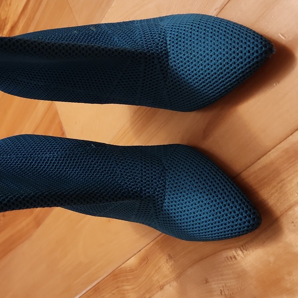 Gorgeous Teal Booties, stiletto heel. - Picture 3 of 4
